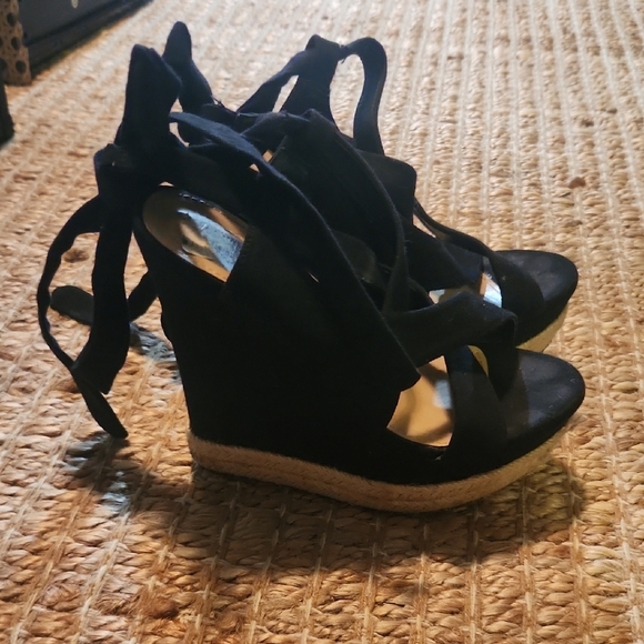 Forever 21 Black Wedge Sandals with Geometric Straps - Picture 1 of 8
